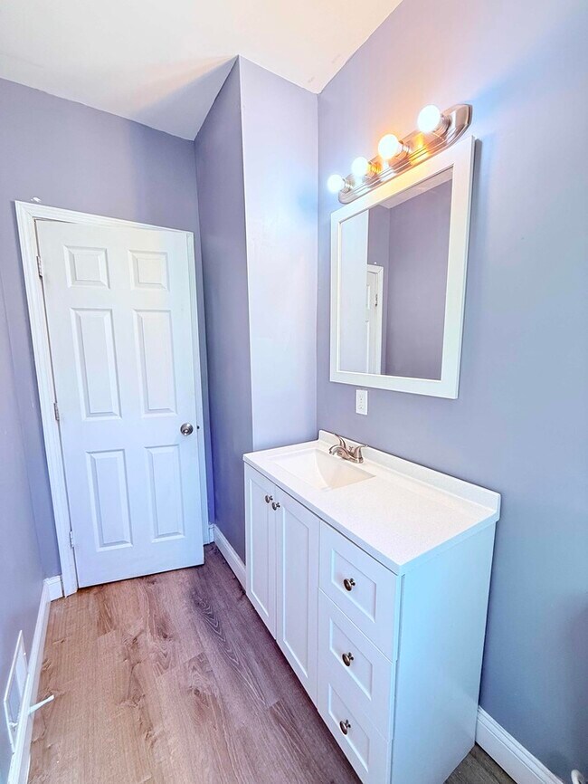 Building Photo - 3 Bed, 1 Bath Home with Modern Amenities / Vouchers Accepted / Available Now!