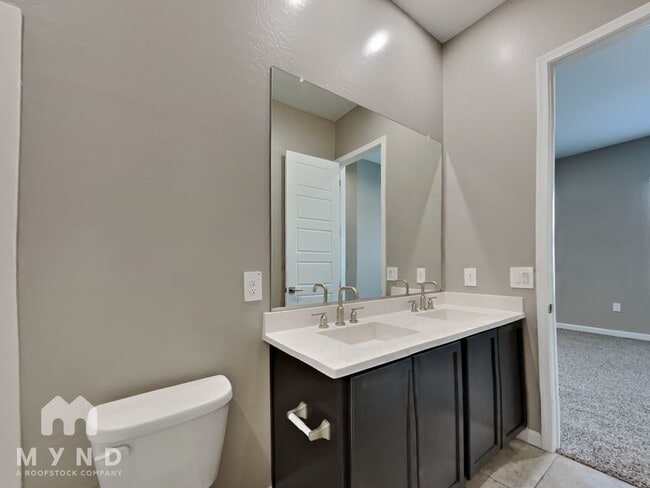 Building Photo - 4839 E Village Dr
