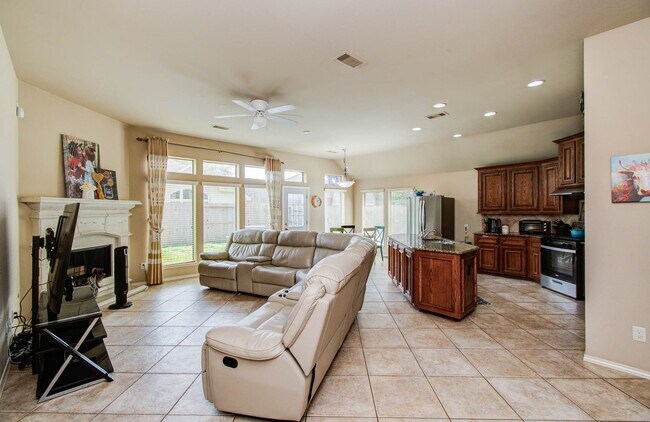 Building Photo - 13312 Highland Lake Ln
