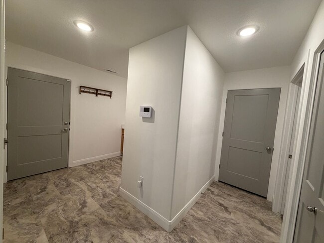 Building Photo - 237 E 960 N