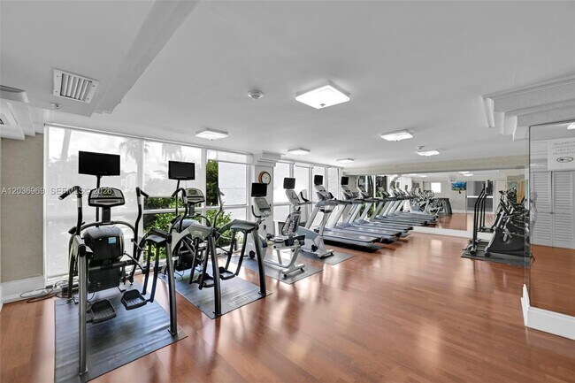 Building Photo - 16711 Collins Ave