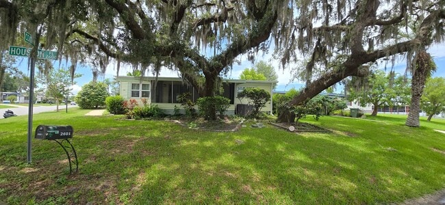 Building Photo - 2 bed 2 baths with carport