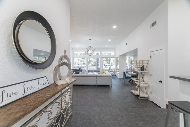 Building Photo - 3103 Hemingway Dr