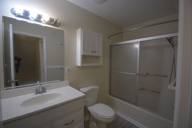 Building Photo - Recently Updated 3 Bedroom 1 Bath in Newar...