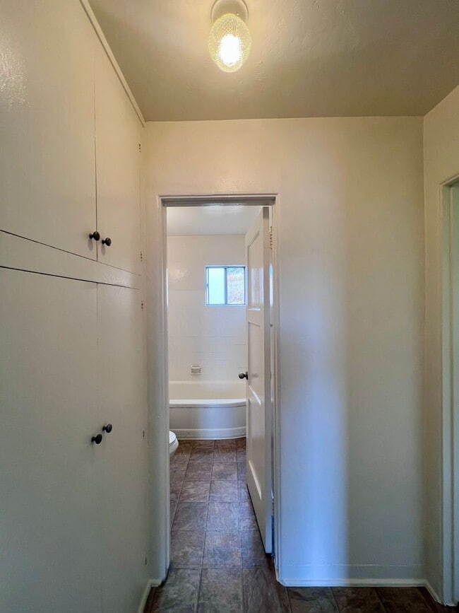 Building Photo - 5674 Mildred St