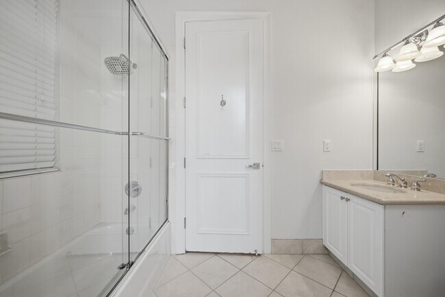 Building Photo - 5006 NW 24th Cir