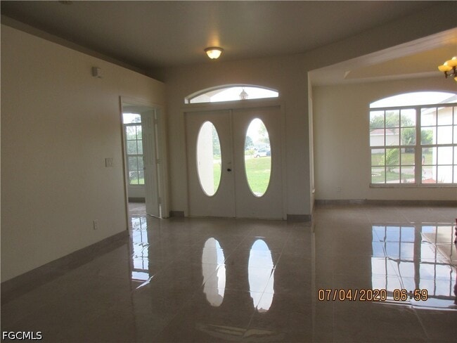 Building Photo - 918 NE 13th St