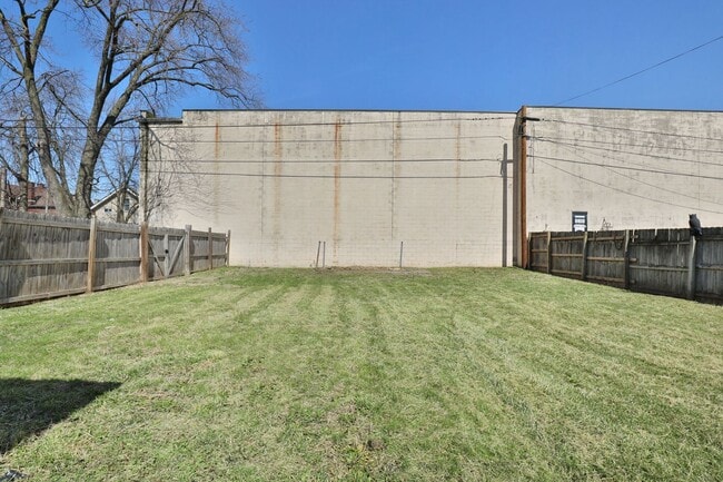 Building Photo - EAST FRANKLINTON ARTIST DISTRICT!  SUNNY N...