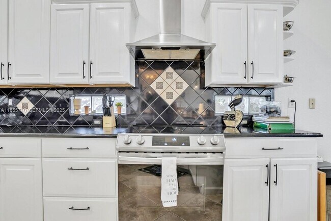 Building Photo - 205 N 31st Ave