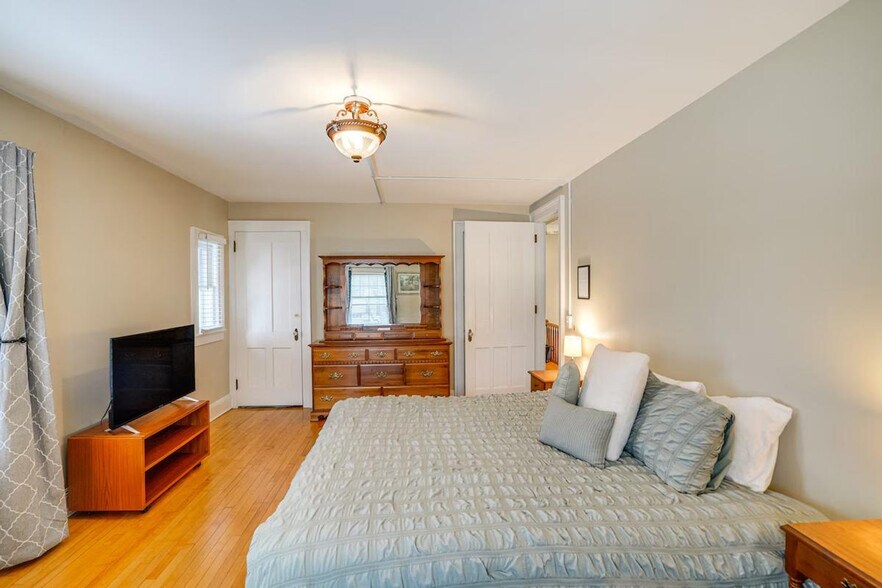 Building Photo - 136 Pomeroy Ave