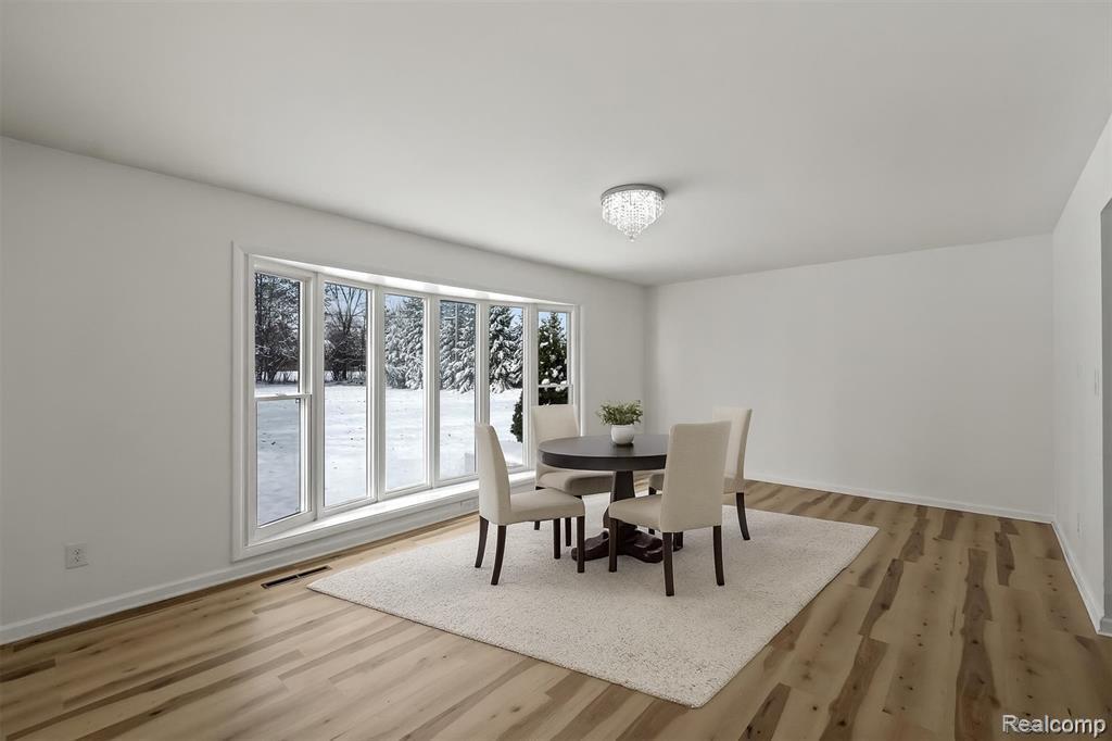 Building Photo - 5570 Forman Dr