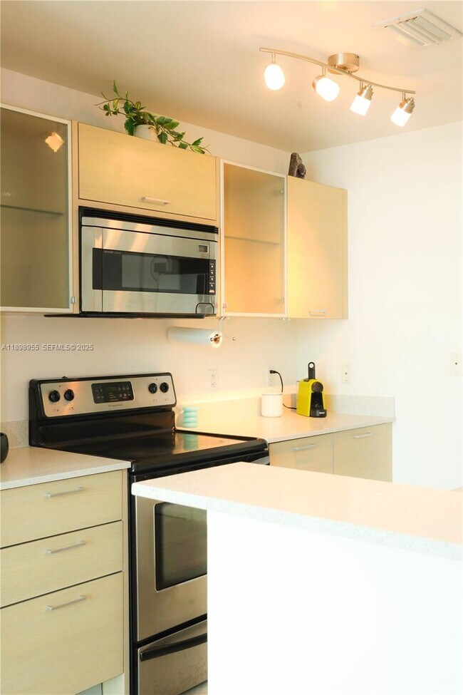 Building Photo - 350 NE 24th St