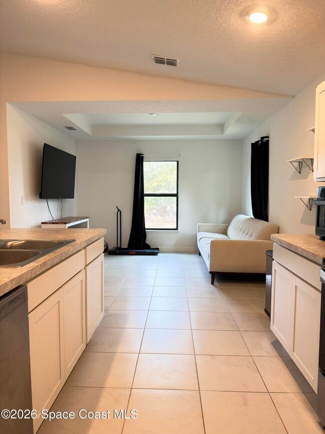 Building Photo - 341 Titan Rd SE