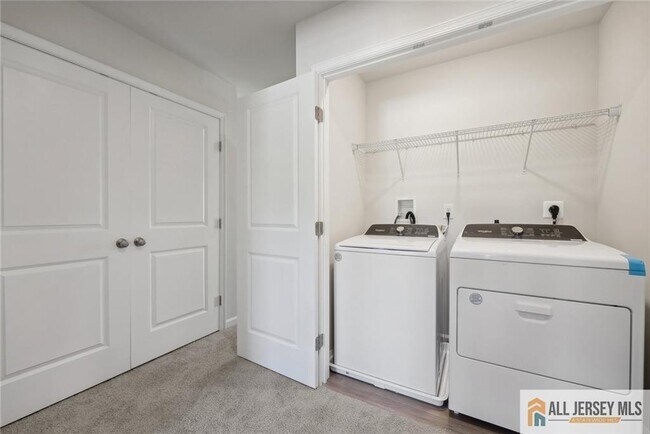 Building Photo - 25 Elliot Ln