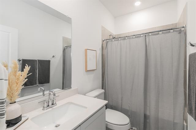 Building Photo - 2549 Birchcrest Dr