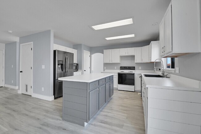 Building Photo - $3,040.95 - 3 Bed, 3-Bath Home in Aurora with In Unit Laundry and Central AC