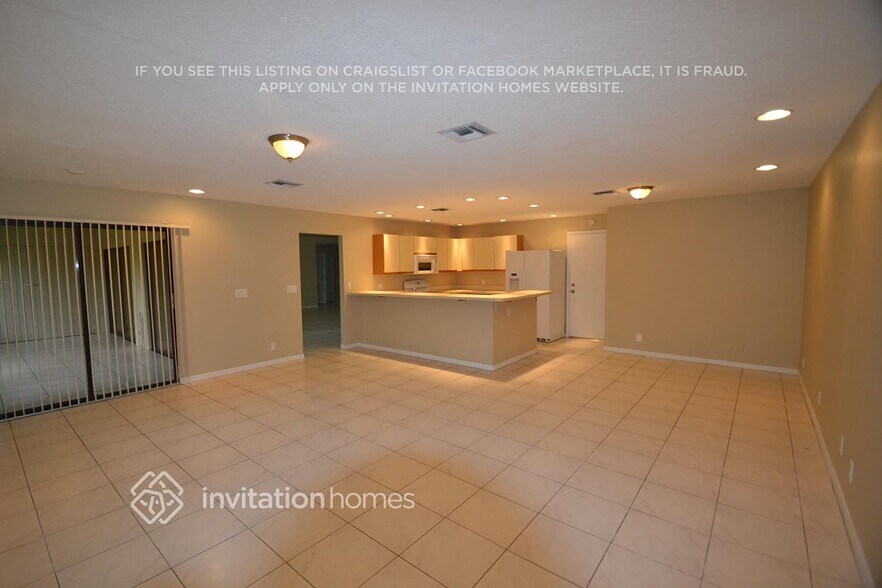 Building Photo - 301 SW 27th Ave