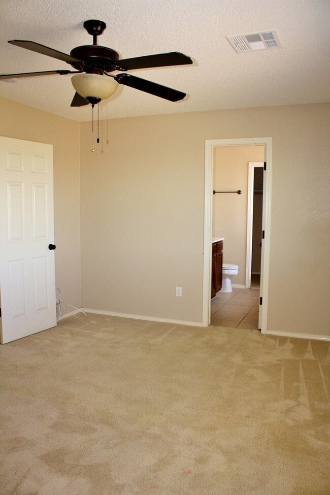 Building Photo - ELEGANT EASTSIDE HOME FOR RENT