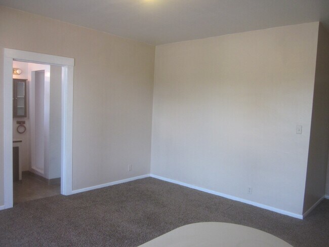 Building Photo - 2601 Grand Ave