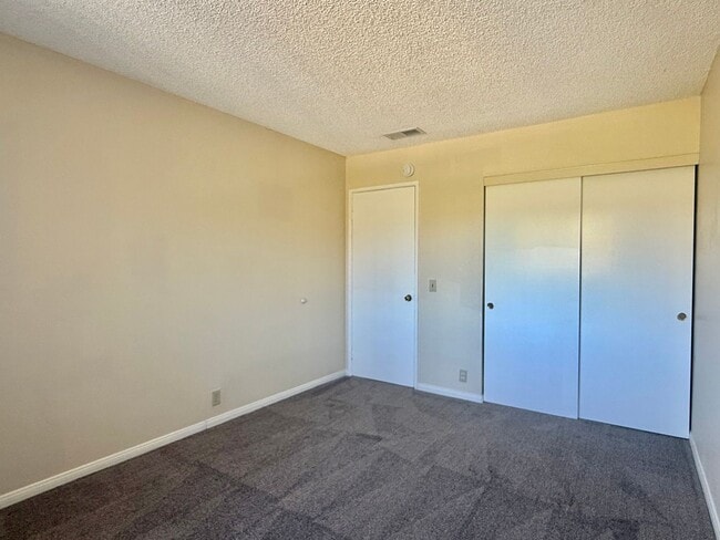 Building Photo - 2BD/2BTH with Private Patio, Walk-In Closet, Onsite Laundry, and Parking!