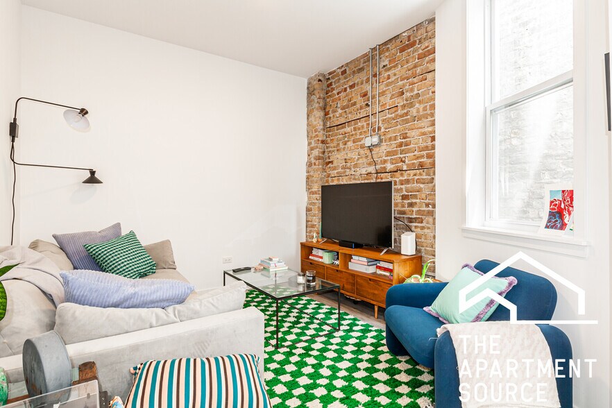 Building Photo - 2745 W Division St