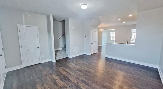 Building Photo - 3 Bed / 3-1/2 Bath Single Family Townhome