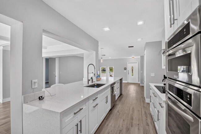 Building Photo - 14624 Country Side Ln