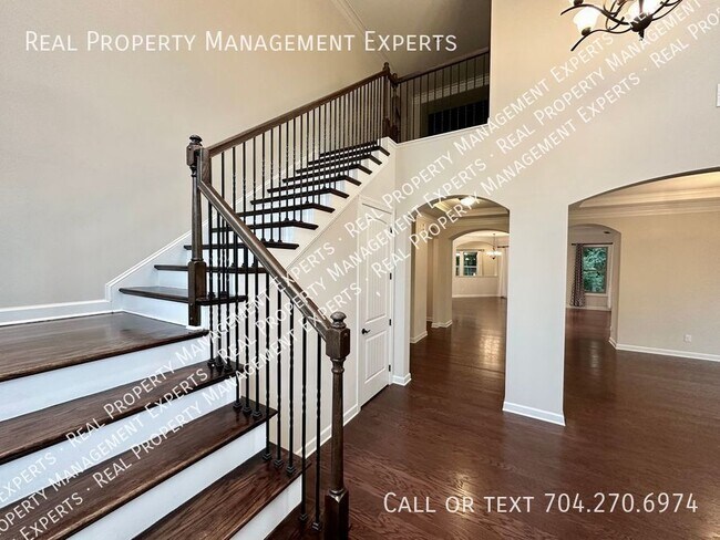 Building Photo - Spacious 5BR/3.5BA Home in Mooresville!