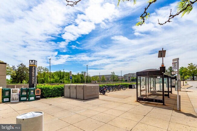 Building Photo - 5809 Mt Vernon Dr