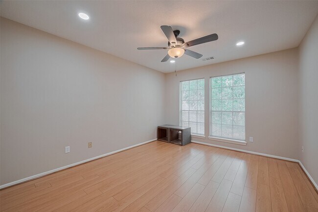Building Photo - 1123 Horseshoe Dr