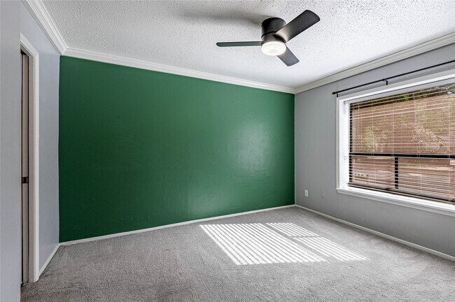 Building Photo - 514 Hickory Dr