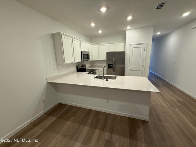 Building Photo - 625 Holly Lks Dr