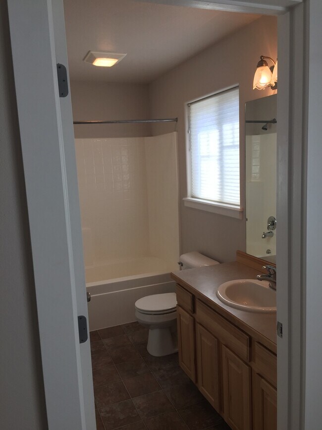 Building Photo - 3BD/2.5BA Harvest Creek Single Family Home