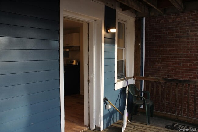 Building Photo - 52 S Bridge St