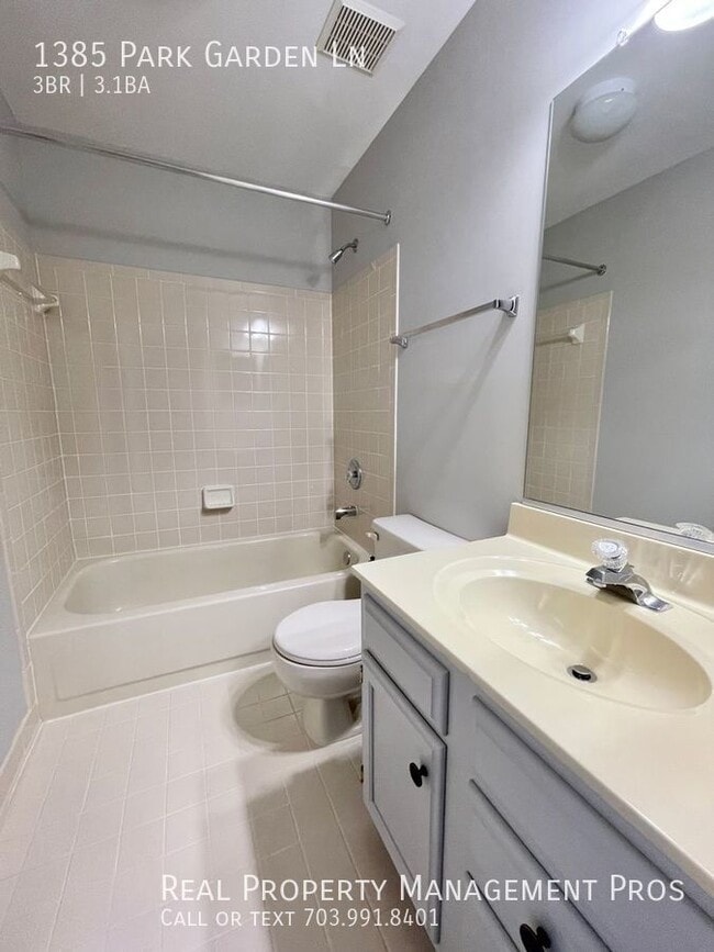 Building Photo - 1385 Park Garden Ln