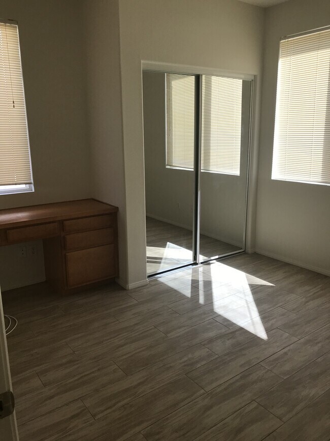 Building Photo - Ready Now! Cul-De-Sac Murrieta Beauty!!