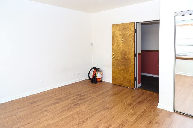 Building Photo - 4241 N Kenmore Ave