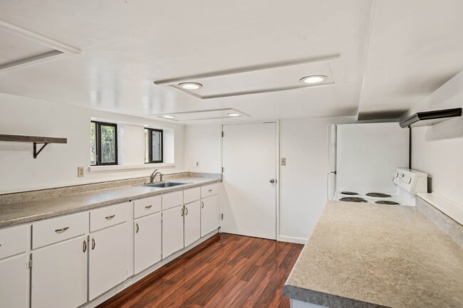 Building Photo - 248 Walker Ave