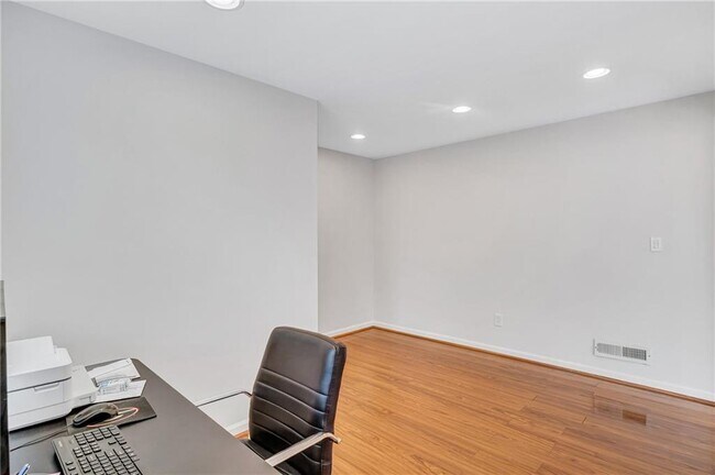 Building Photo - 5045 Chestnut Forest Ln