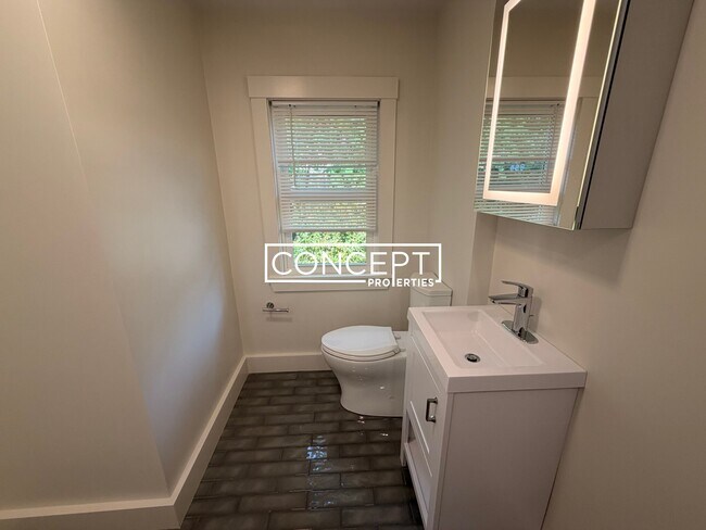 Building Photo - 38A Gibson St. Unit 3B