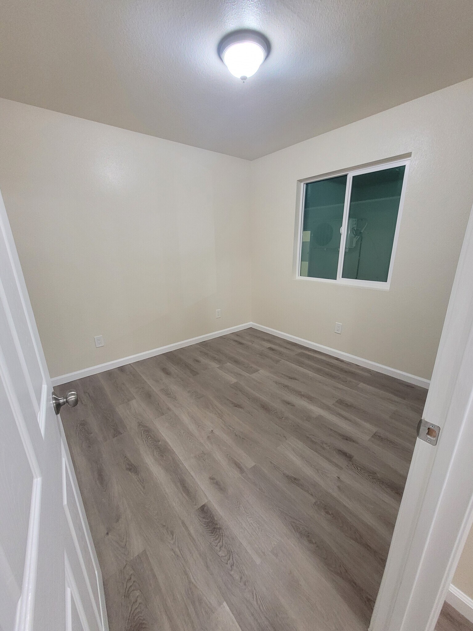 Building Photo - 10702 S Grevillea Ave