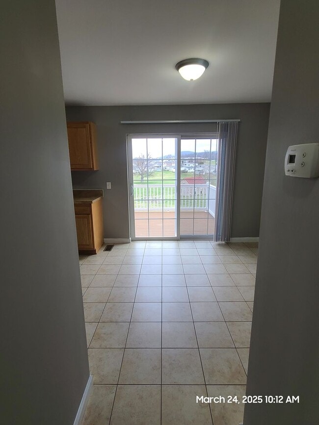 Building Photo - 3 Bedroom Townhome for Rent in Waynesboro