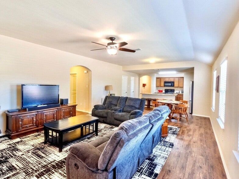 Building Photo - 1407 Pampa Grass Dr