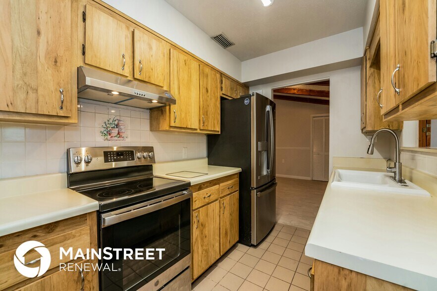 Building Photo - 4103 Skyway Dr