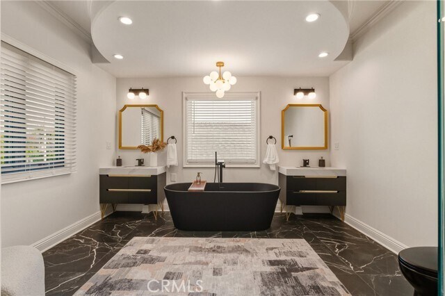 Building Photo - 5558 Edgewood Pl