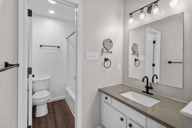 Building Photo - 5001 Lamonte Ln