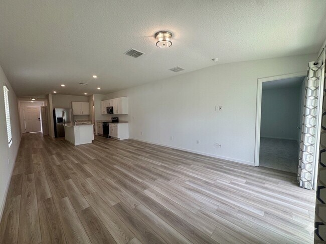 Building Photo - 88 Rose Dr