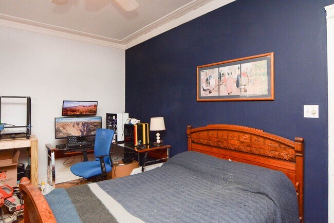 Building Photo - 1408 W Rosemont Ave