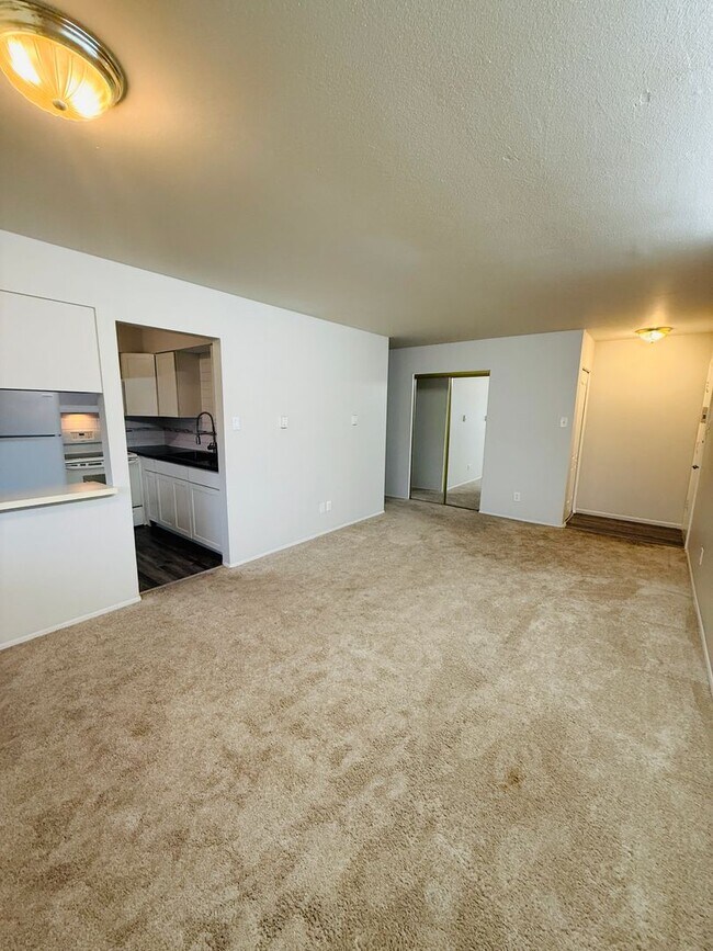 Building Photo - Spacious 2 Bedroom Hazelwood Apartment