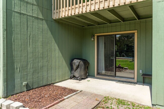 Building Photo - Stunning 2 Bedroom Townhouse in Fort Walto...